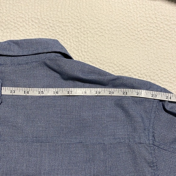 North Face  Activewear Utility  shirt with pockets . - Picture 7 of 9